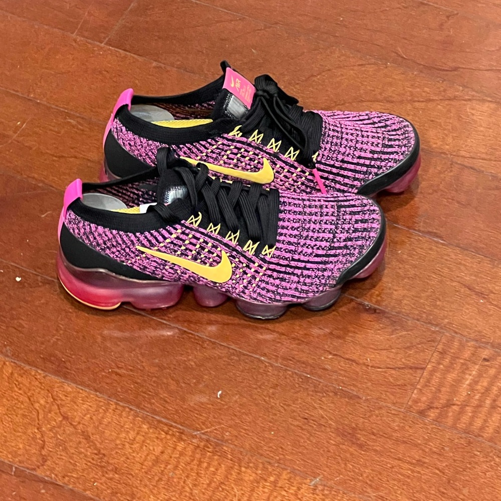 Nike Pink and Black Women's Sneakers